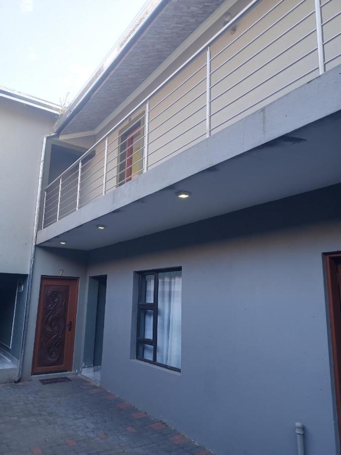 Wise Bird Guest House Roodepoort Exterior photo